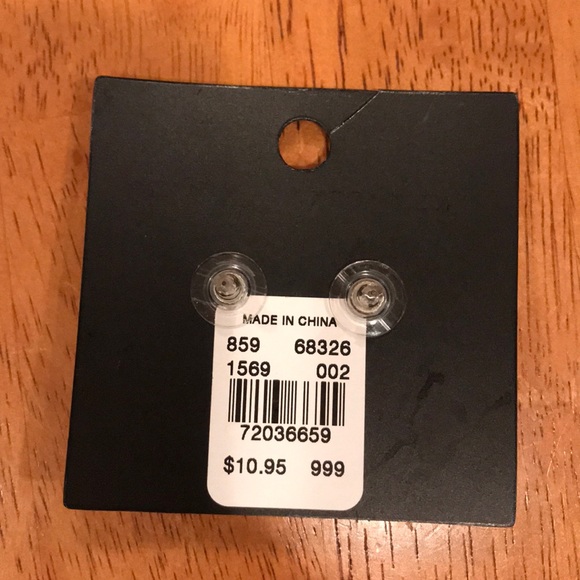 New York and company stud earrings - Picture 2 of 2
